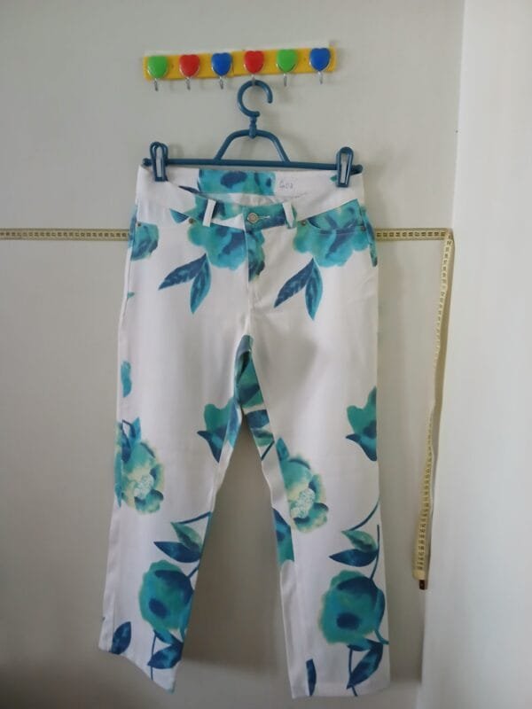 Calça Branca floral  Tam 38