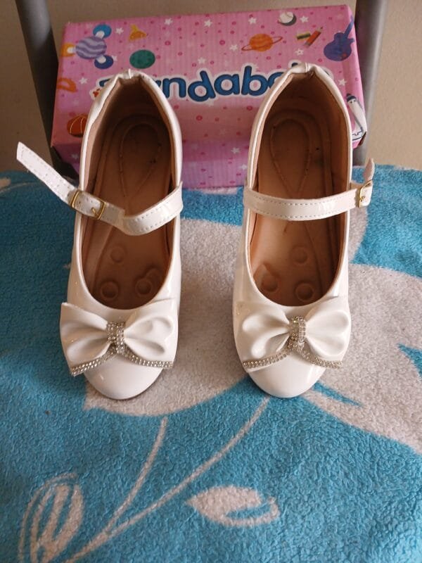 MIDA INFANTIL sapato branco com laço Tam 31 - Image 2
